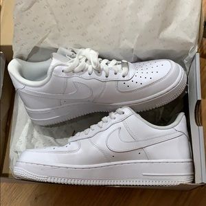 White Nike Air Force 1